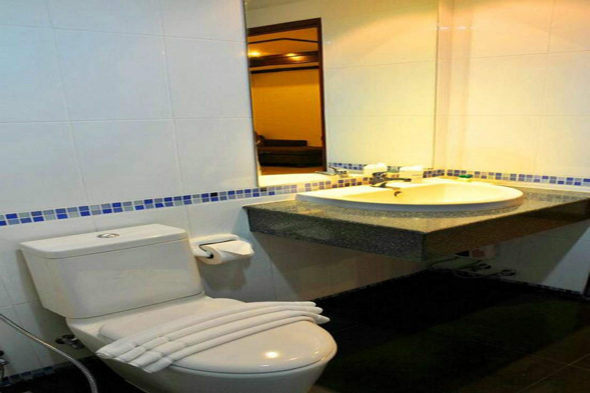 Boonjumnong Modern Apartment